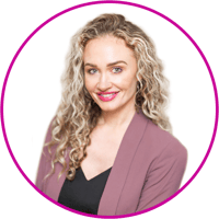 Headshot_June2022_Holly Dowling